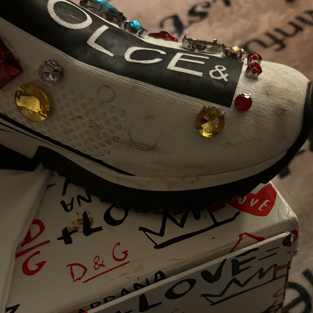 Dolce & Gabbana White and Black Box with Red Accents - Picture 4 of 7